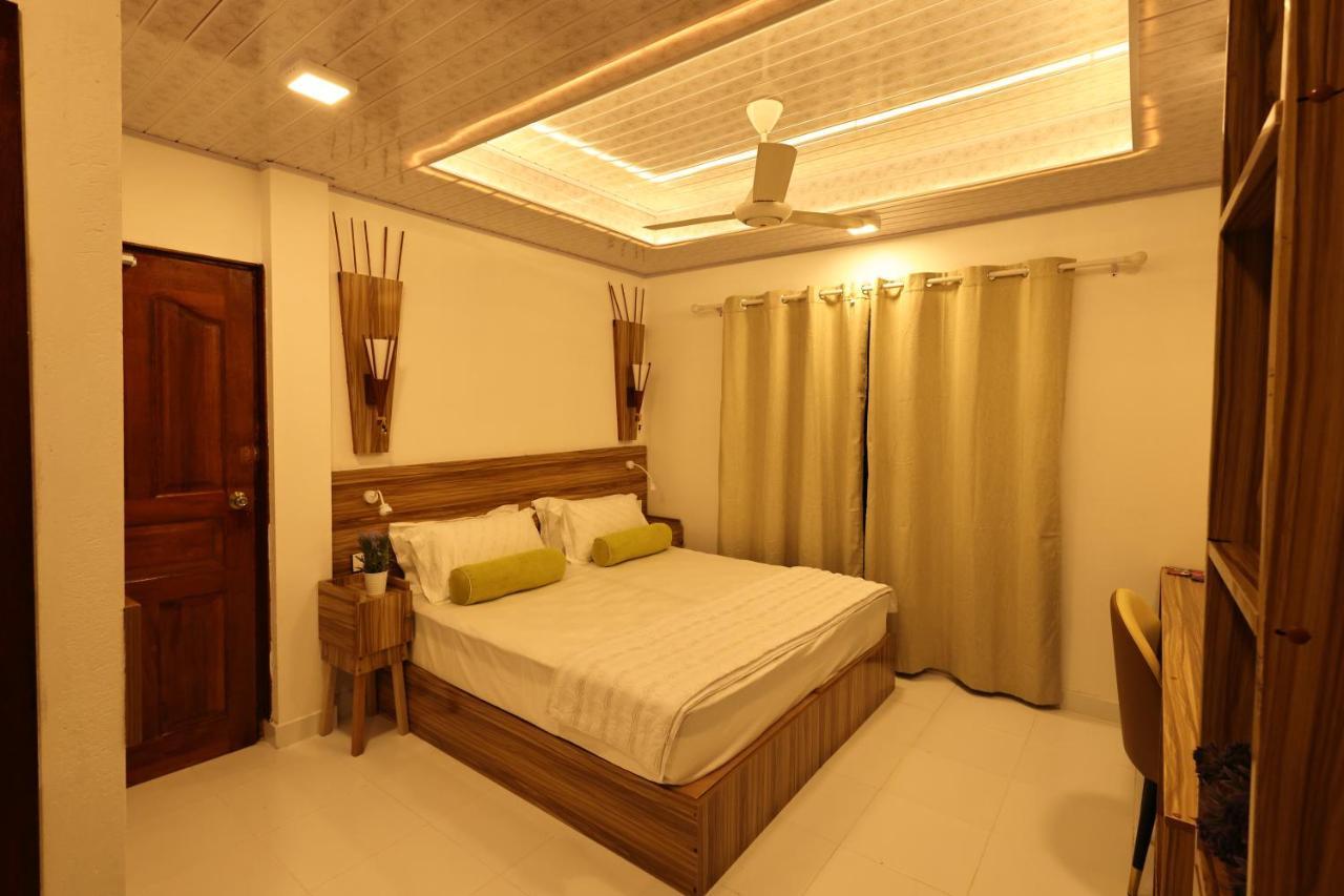 Batuta Maldives Fourson Hotell Thulusdhoo Exteriör bild