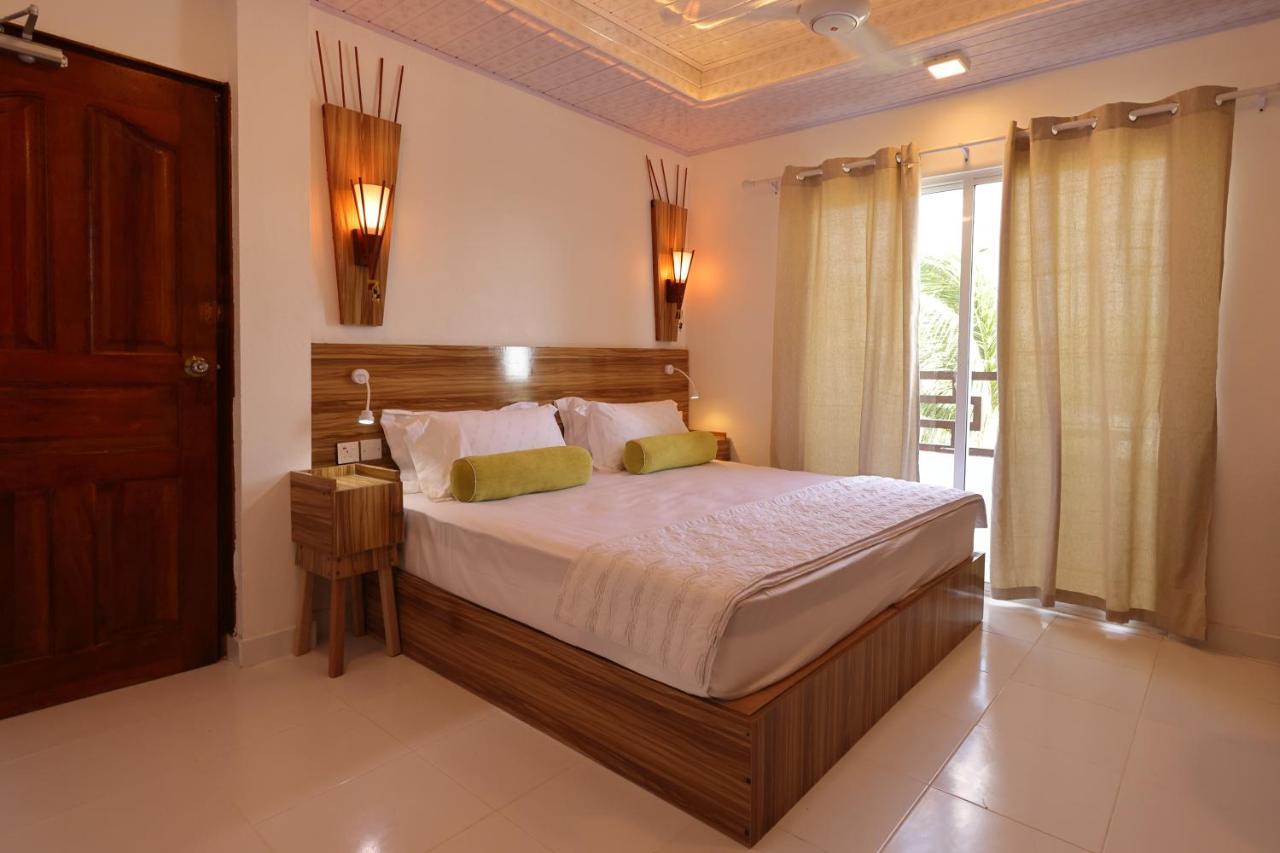 Batuta Maldives Fourson Hotell Thulusdhoo Exteriör bild