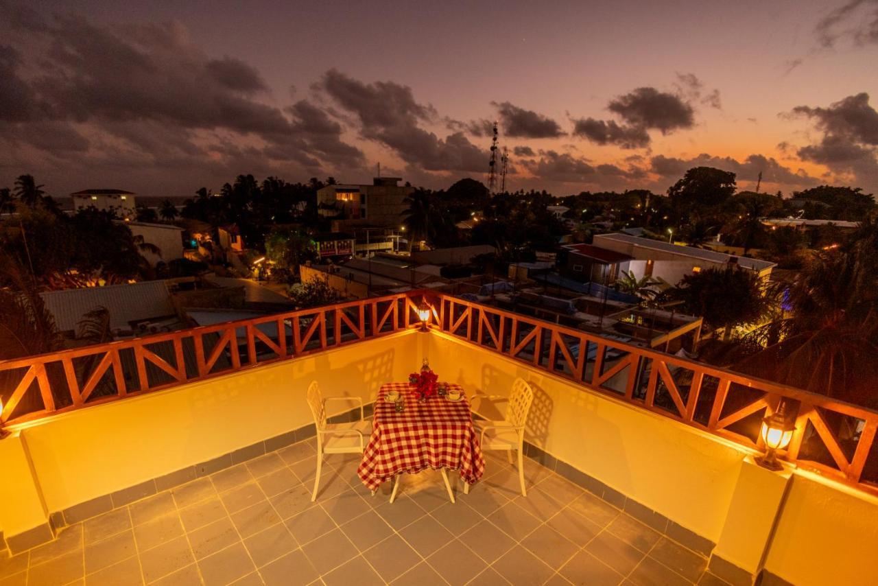 Batuta Maldives Fourson Hotell Thulusdhoo Exteriör bild