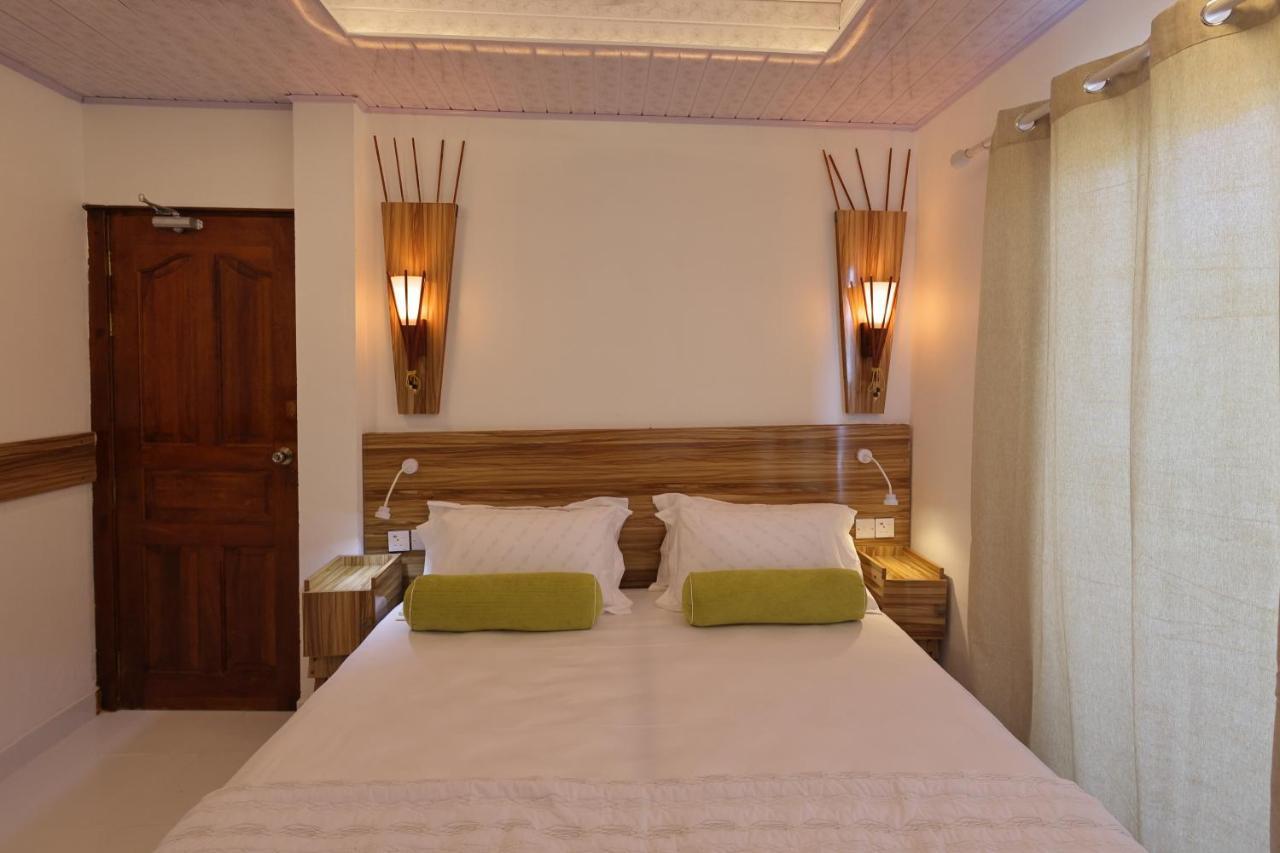 Batuta Maldives Fourson Hotell Thulusdhoo Exteriör bild