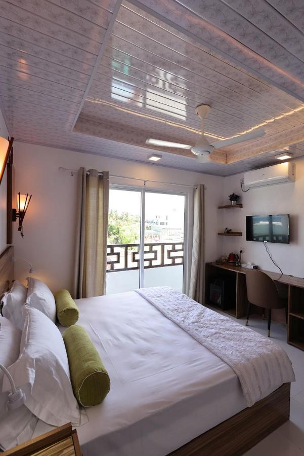 Batuta Maldives Fourson Hotell Thulusdhoo Exteriör bild