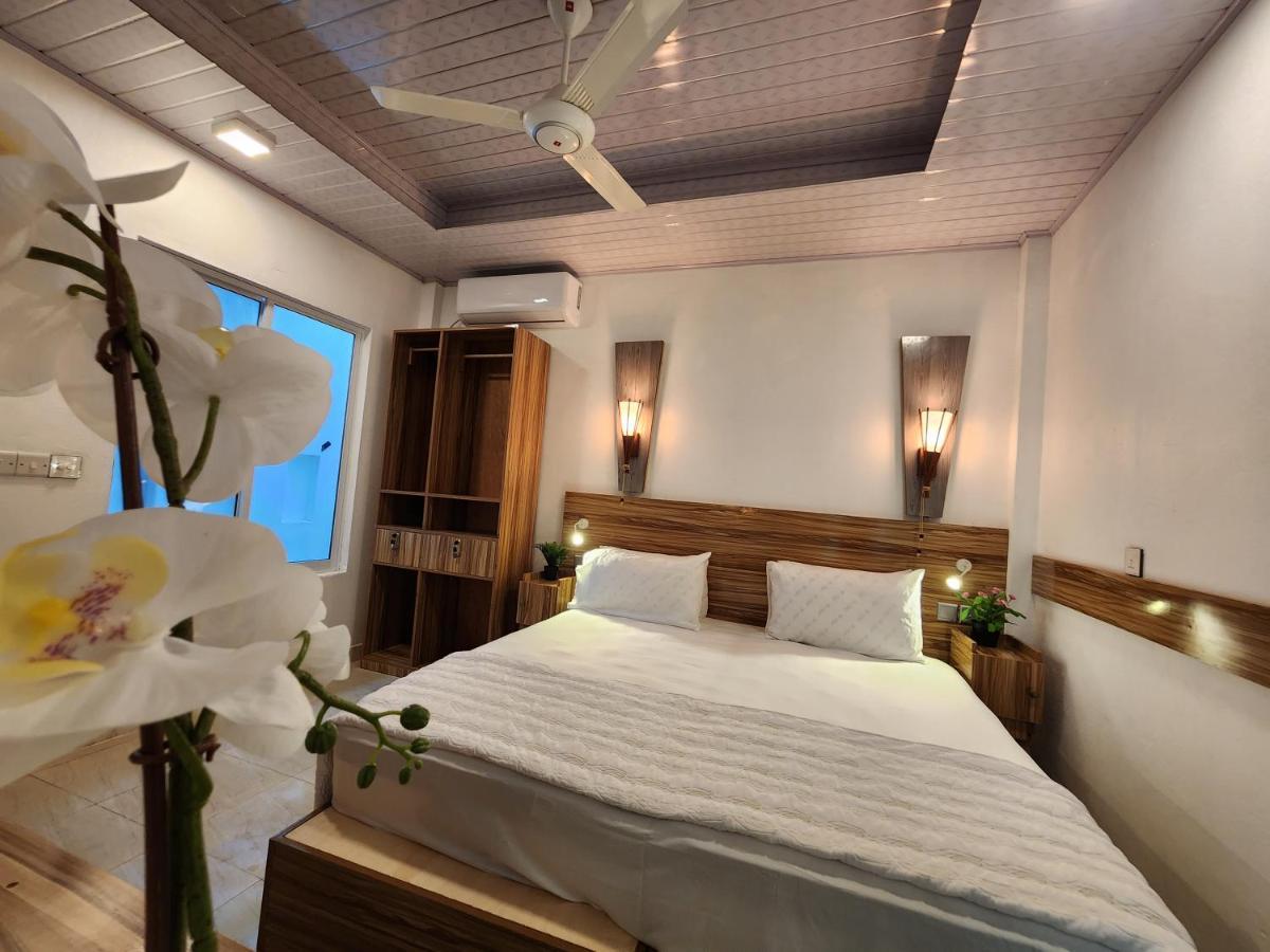 Batuta Maldives Fourson Hotell Thulusdhoo Exteriör bild