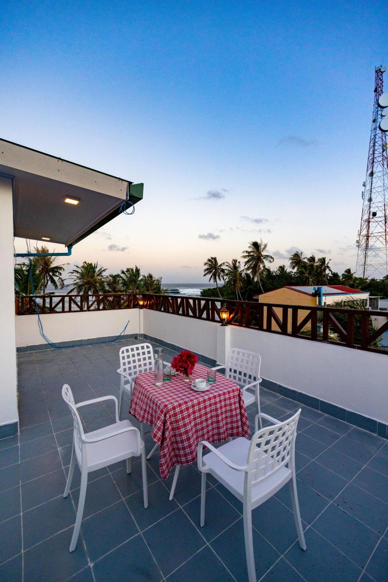 Batuta Maldives Fourson Hotell Thulusdhoo Exteriör bild
