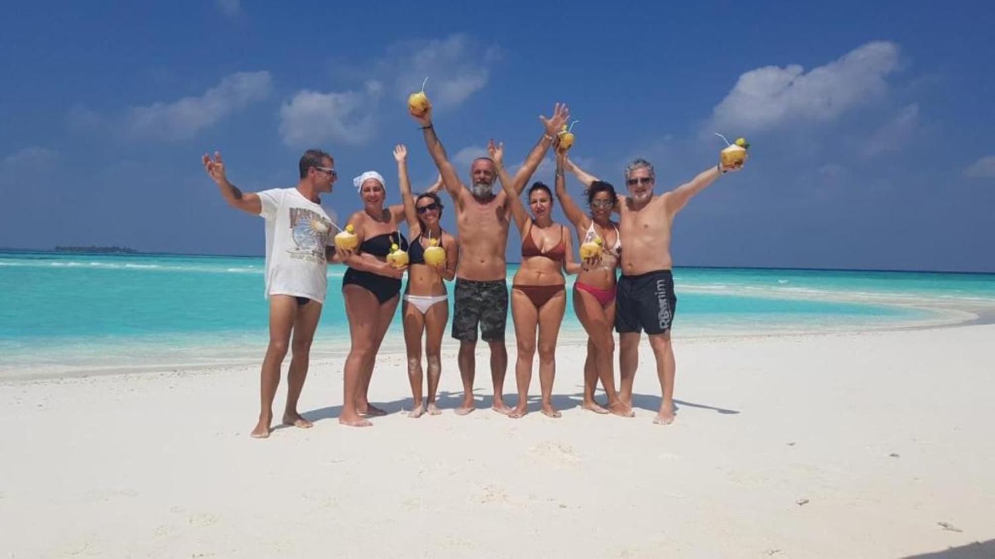 Batuta Maldives Fourson Hotell Thulusdhoo Exteriör bild